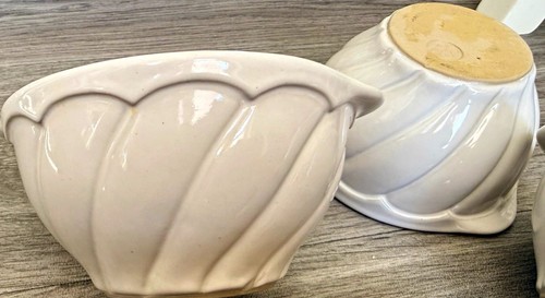 Vintage white ceramic swirl - white,