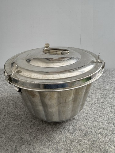 Vintage metal steamed - metal, pudding